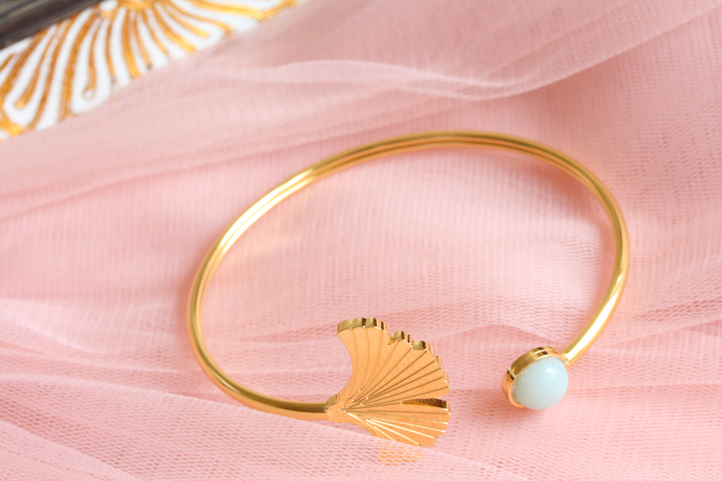 Ginkgo leaf bangle bracelet and stainless steel amazonite cabochon. Margaux