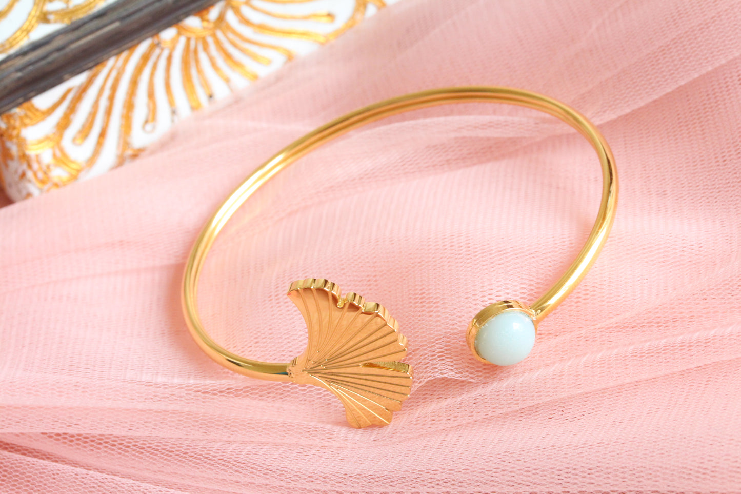 Ginkgo leaf bangle bracelet and stainless steel amazonite cabochon. Margaux