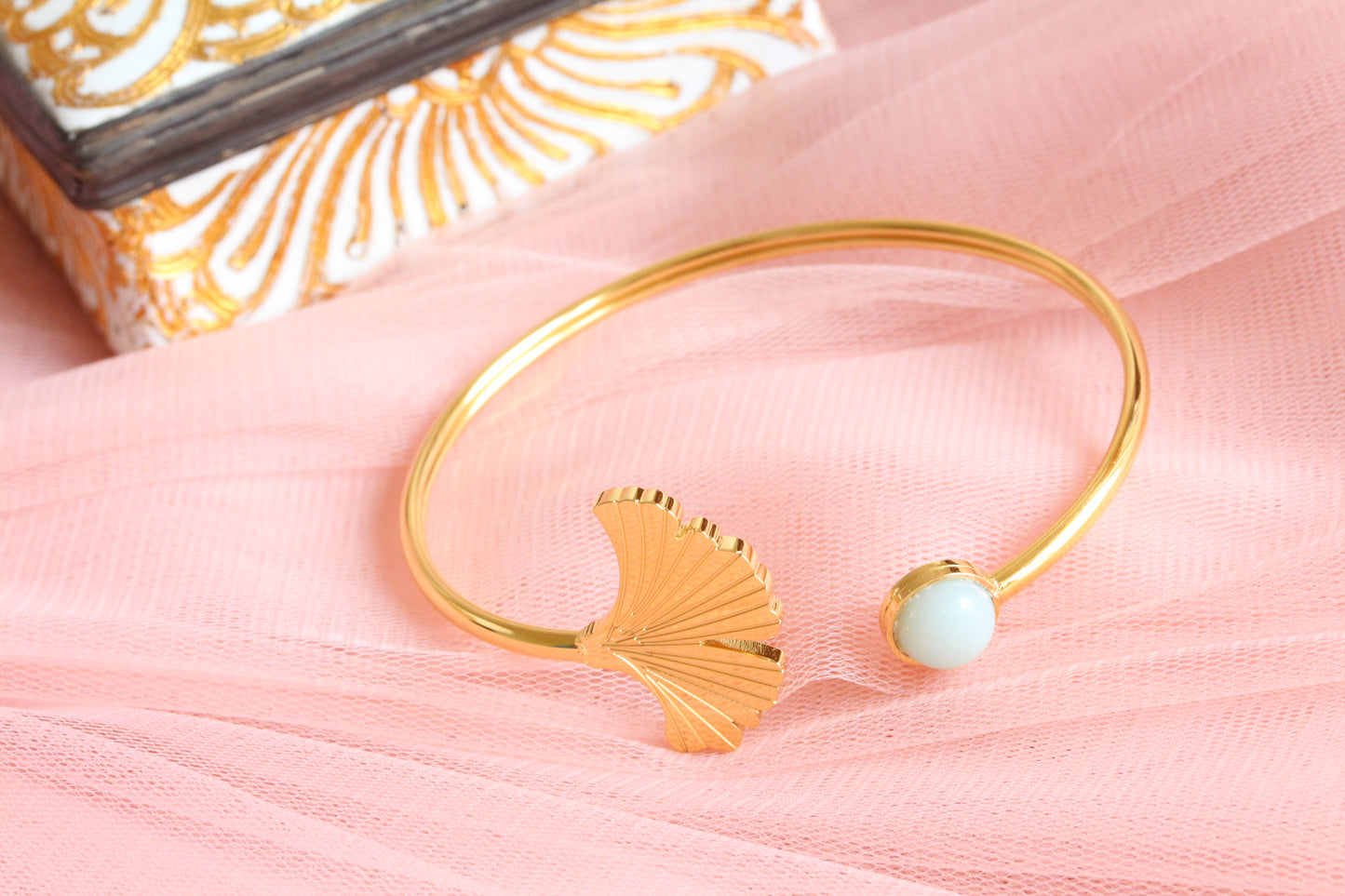 Ginkgo leaf bangle bracelet and stainless steel amazonite cabochon. Margaux