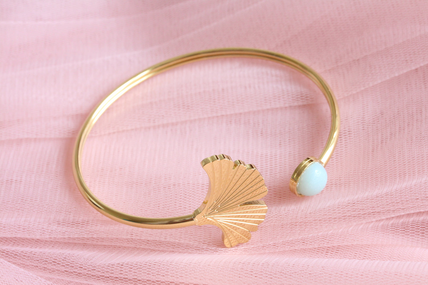 Ginkgo leaf bangle bracelet and stainless steel amazonite cabochon. Margaux