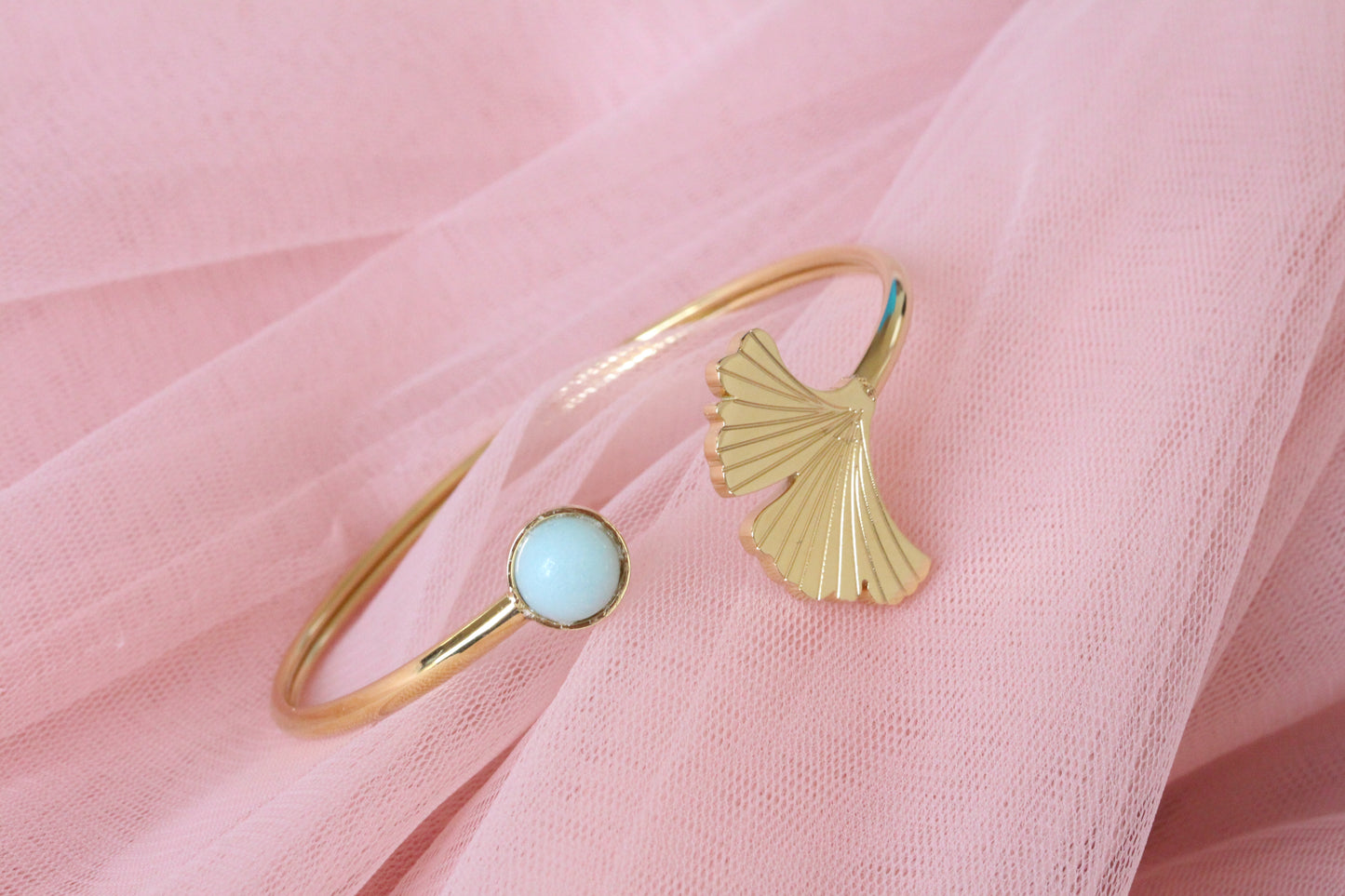 Ginkgo leaf bangle bracelet and stainless steel amazonite cabochon. Margaux