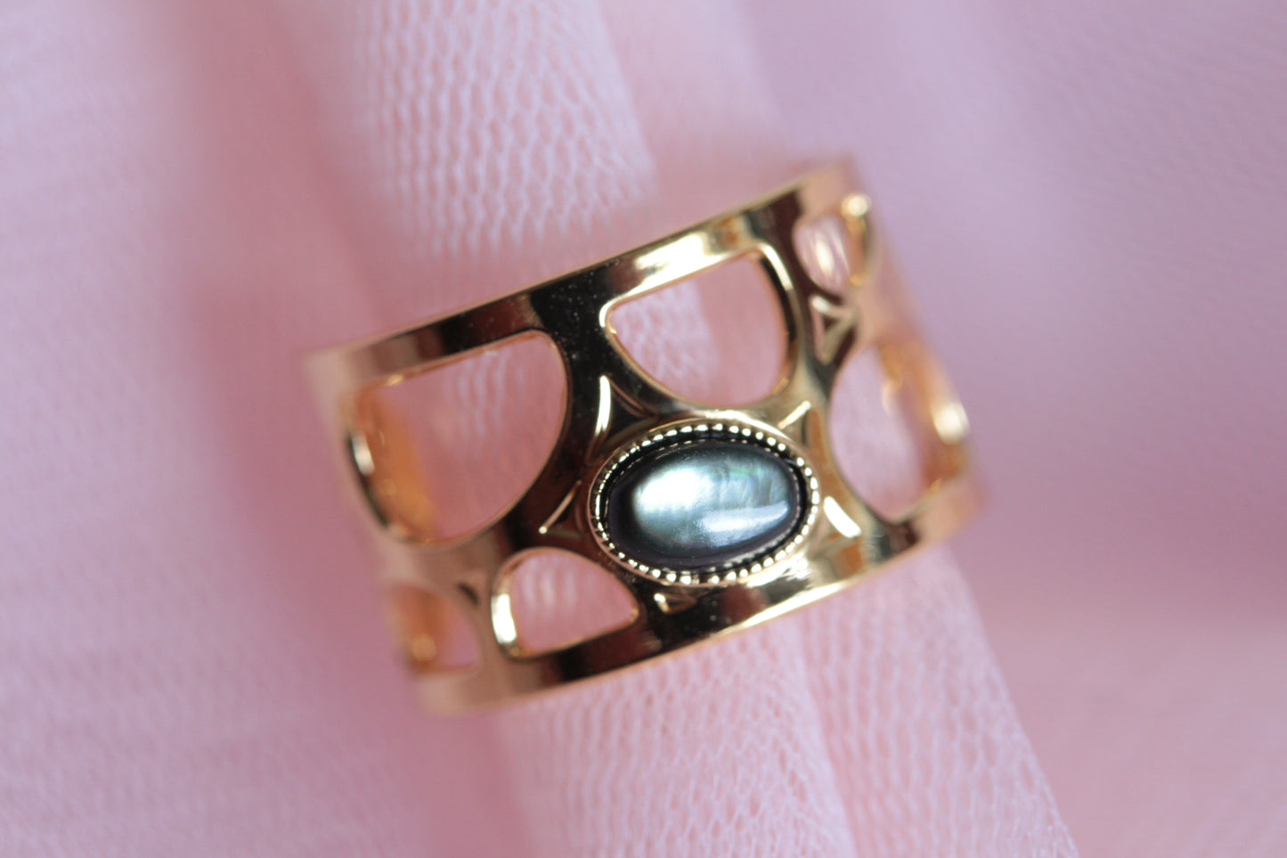 Copy of Openwork mother-of-pearl ring gilded with 24 carat fine gold Lorie