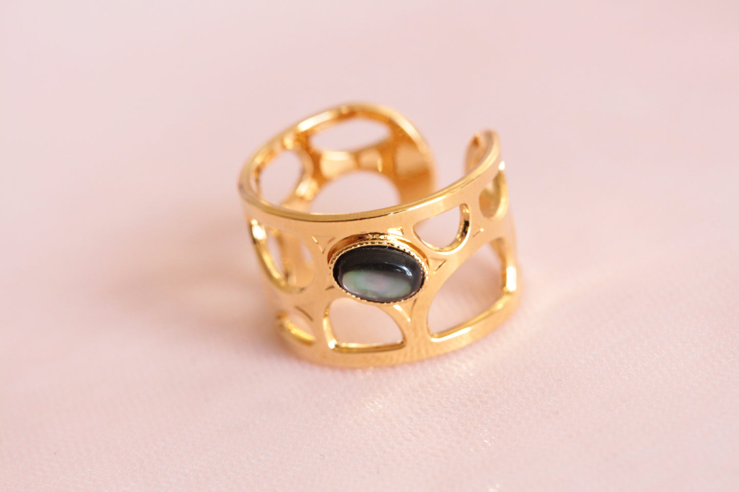 Copy of Openwork mother-of-pearl ring gilded with 24 carat fine gold Lorie