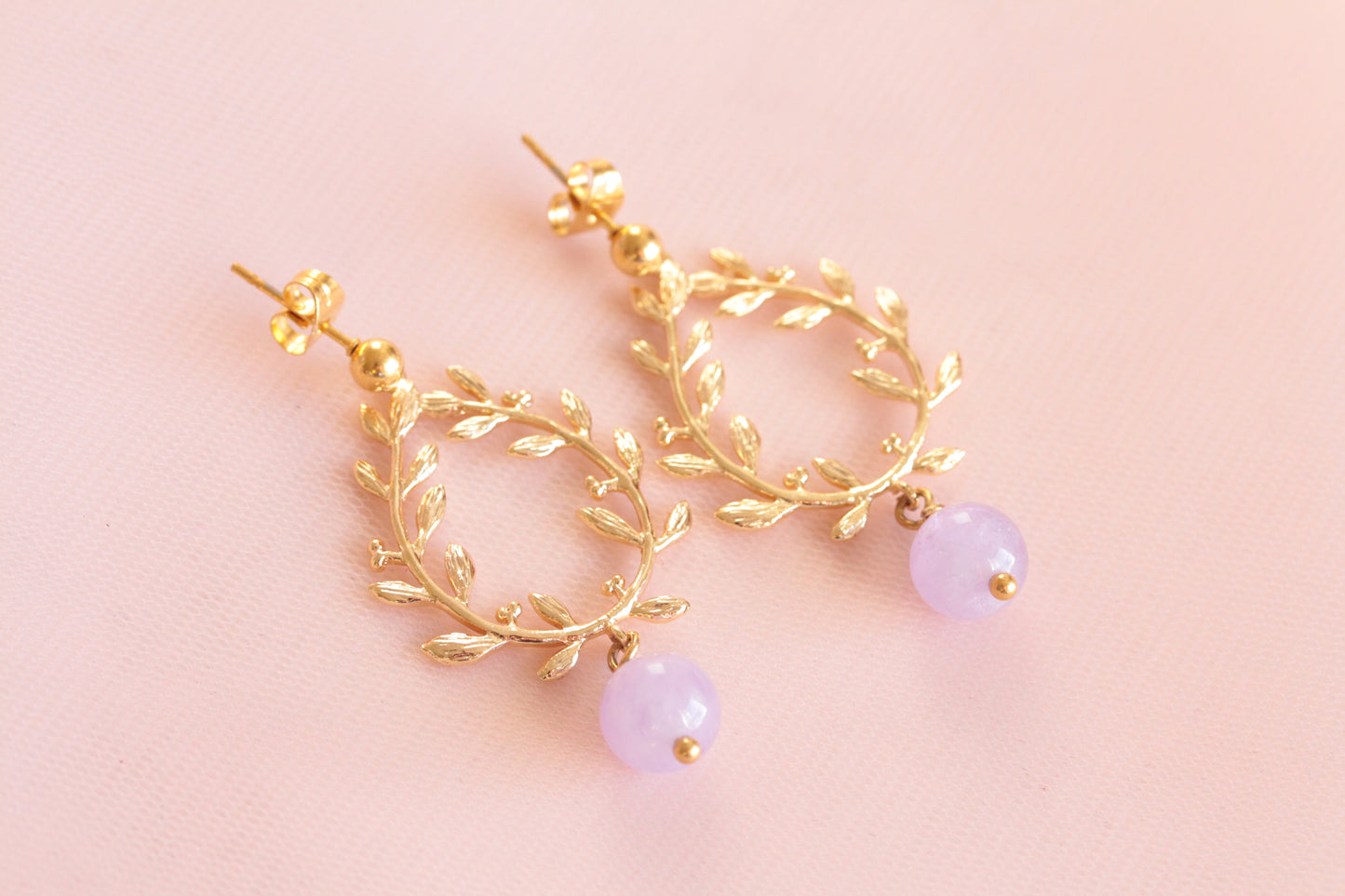 Crown earrings gilded with fine gold and natural amethyst stone beads