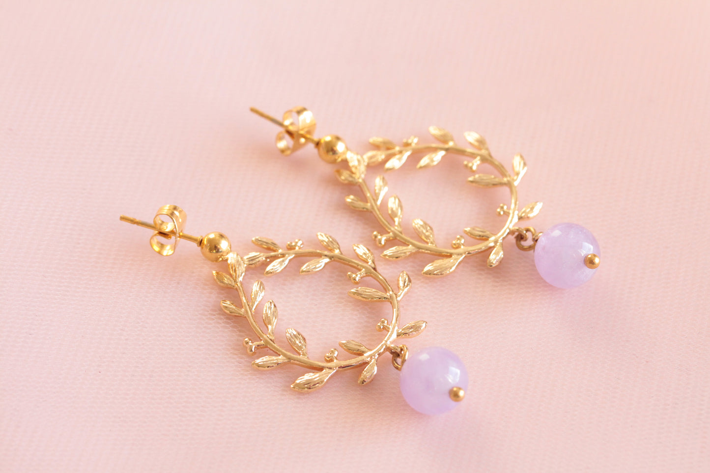 Crown earrings gilded with fine gold and natural amethyst stone beads