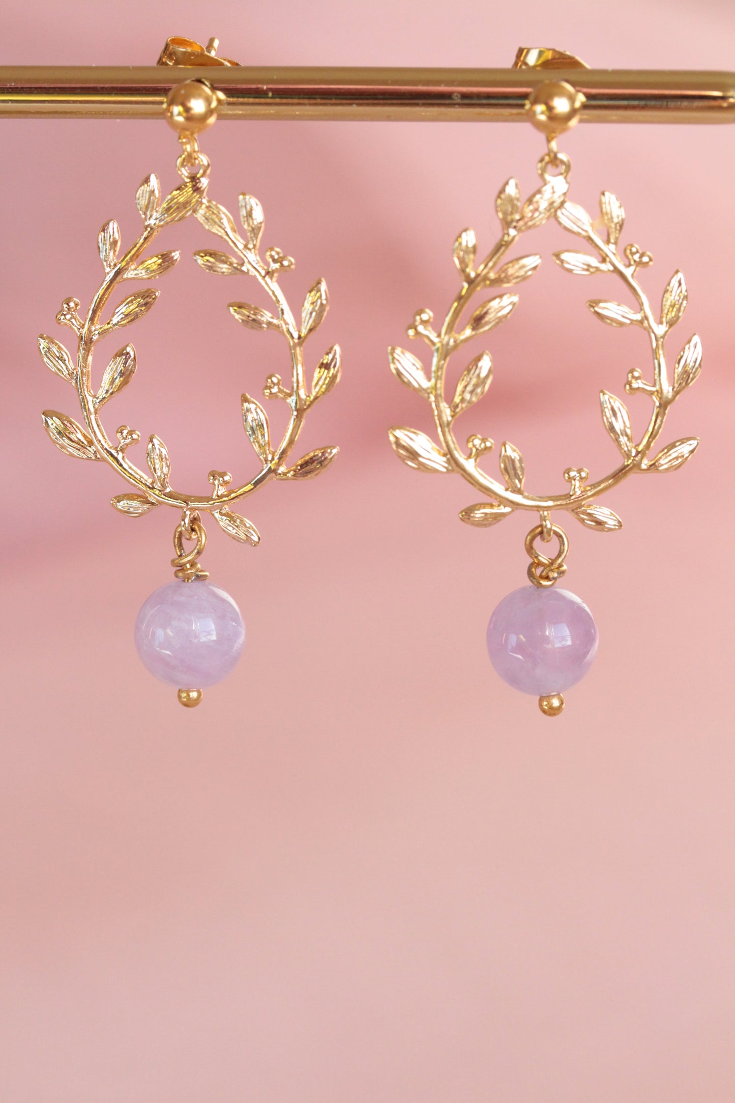 Crown earrings gilded with fine gold and natural amethyst stone beads