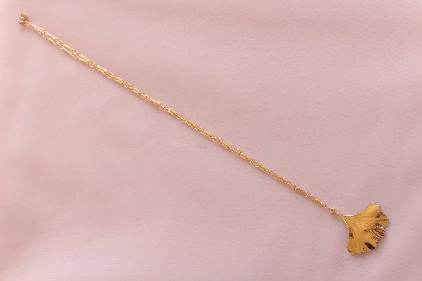 Gingko chain necklace and gold-plated flowers, brass chain gilded with fine gold Sylvia