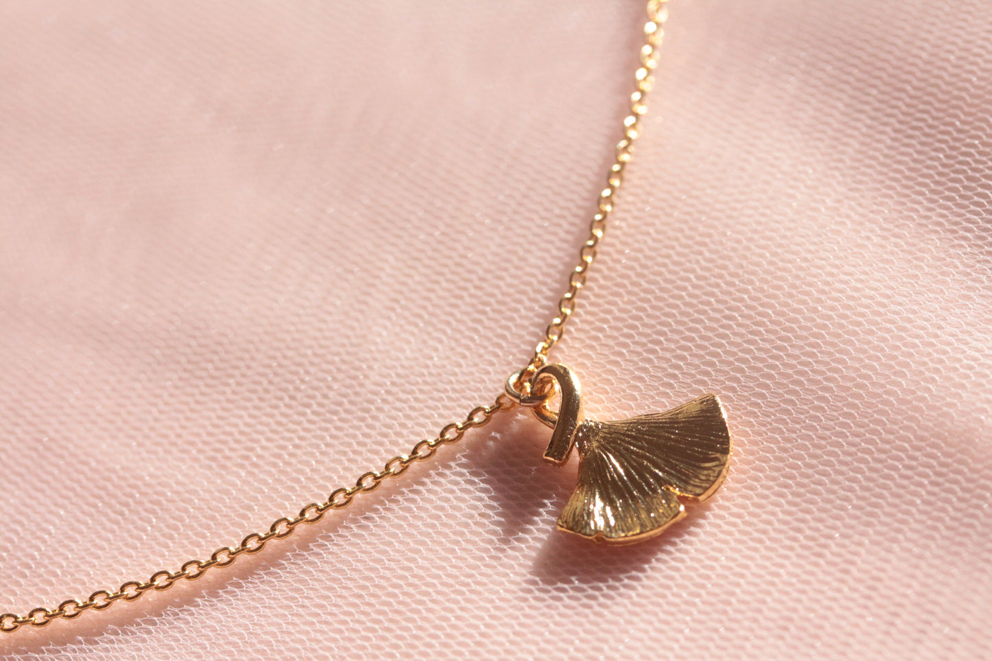 Gingko chain necklace and gold-plated flowers, brass chain gilded with fine gold Sylvia