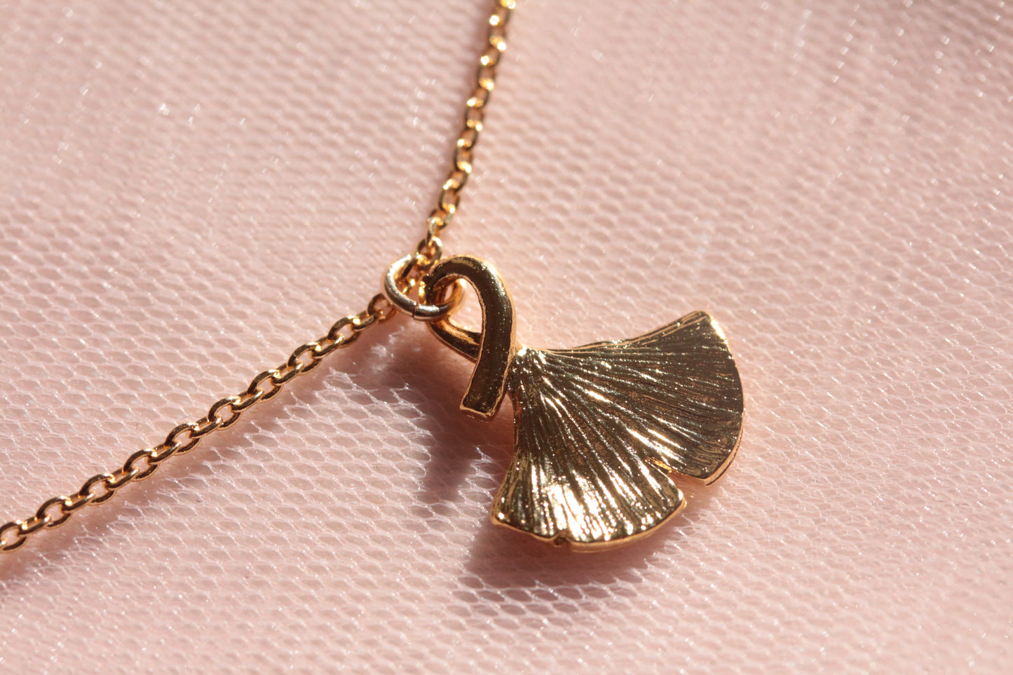 Gingko chain necklace and gold-plated flowers, brass chain gilded with fine gold Sylvia