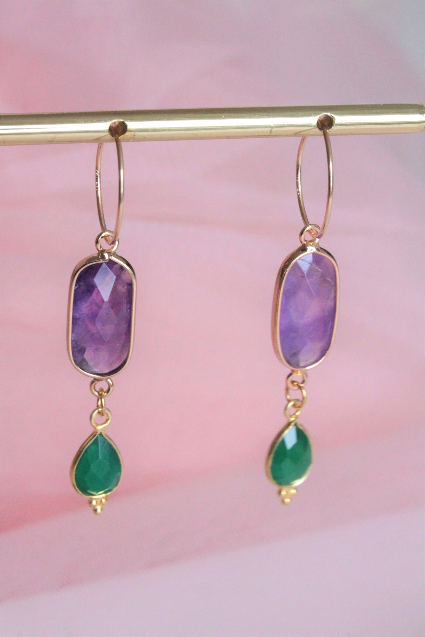 Mini creoles gold plated amethyst and malachite pendant / golden earrings with fine stone pendant