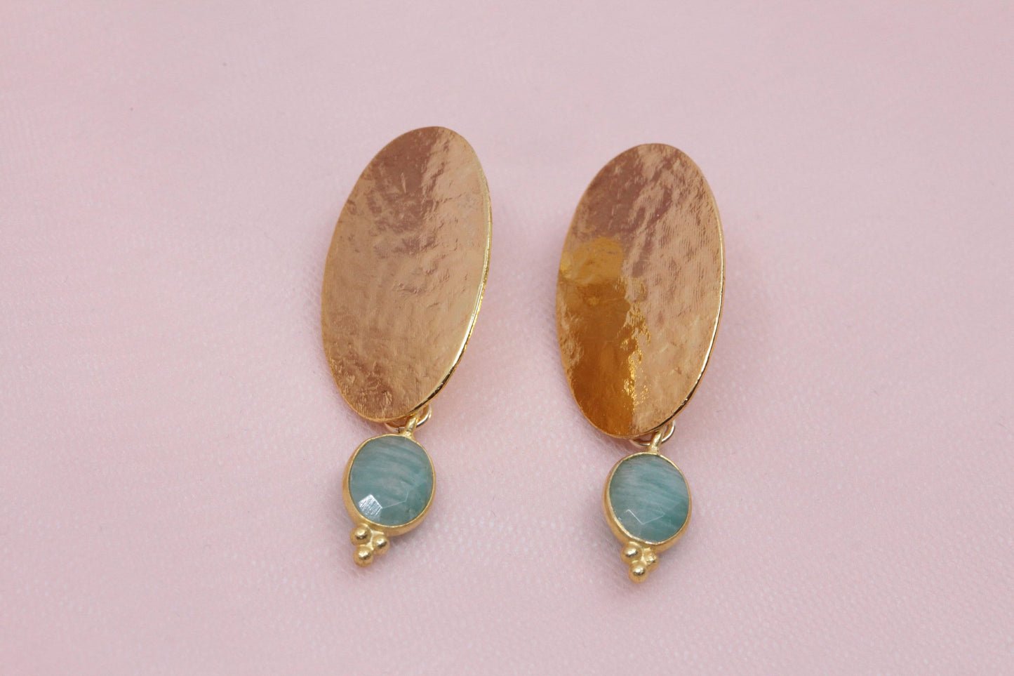 Textured/hammered oval earrings gilded with fine gold with amazonite pendants.